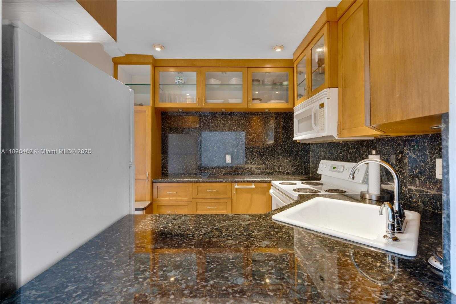Small Image of 6545 INDIAN CREEK DR #504, Miami Beach Number 35