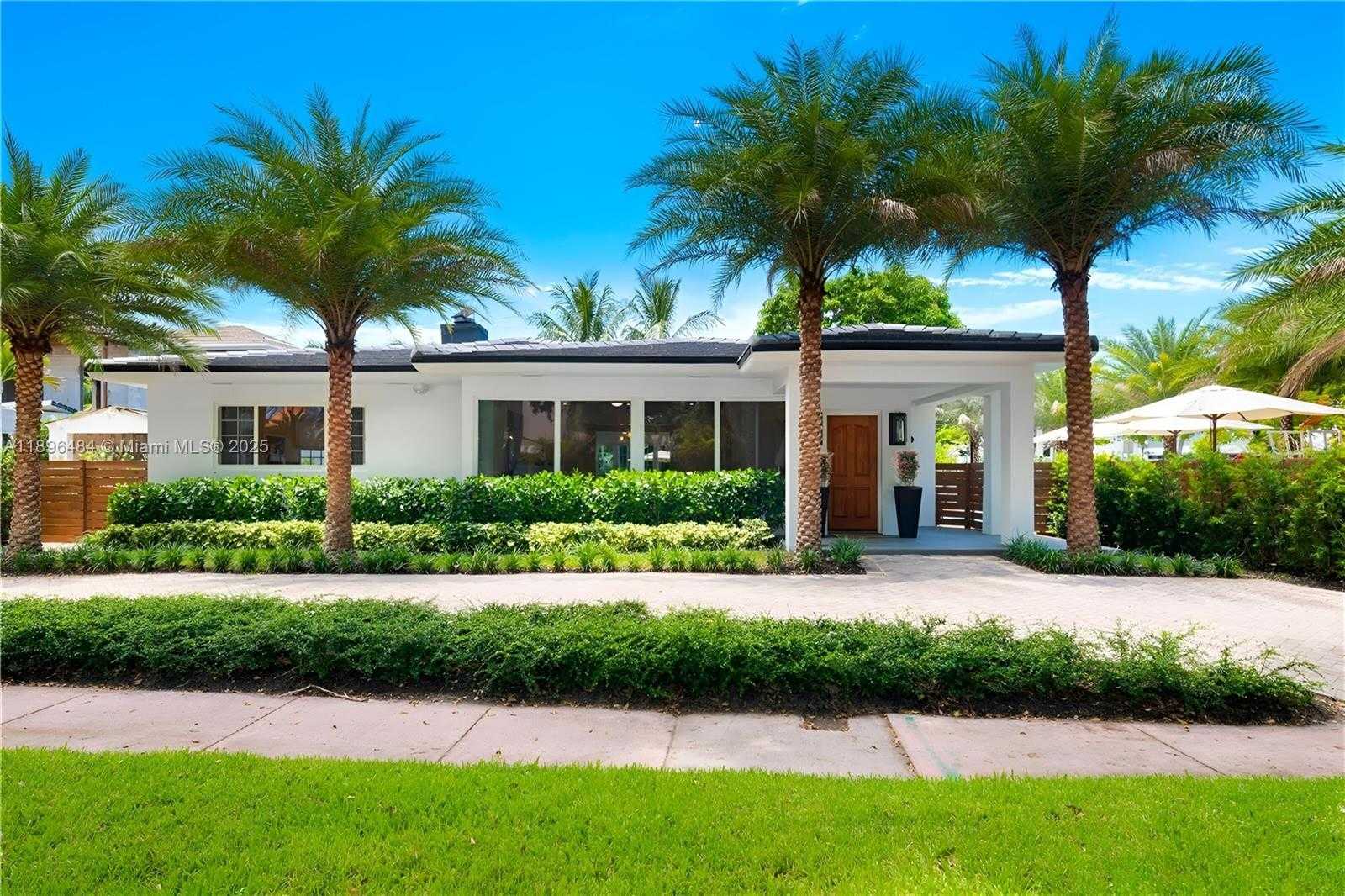 Small Image of 2575 PINE TREE DR, Miami Beach Number 2