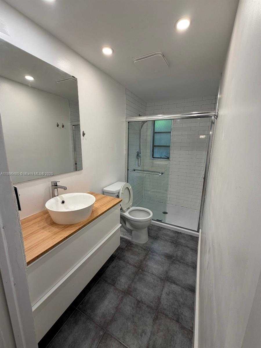 Small Image of 491 NORTH EAST 163RD ST #1, Miami Number 3