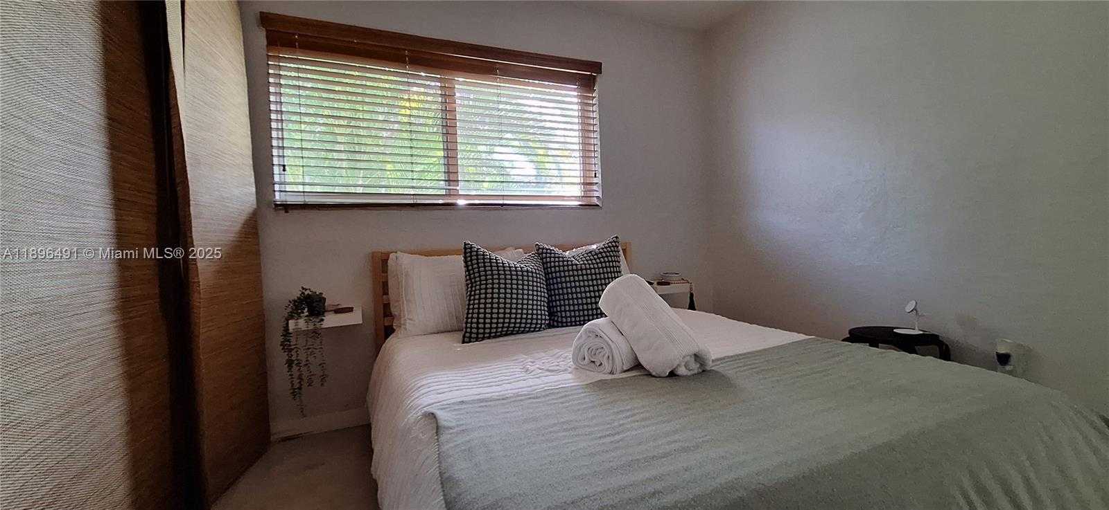 Small Image of 2211 SOUTH WEST 75TH AVE #2, Miami Number 6