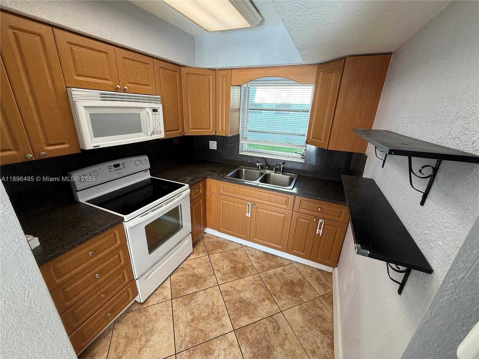 Small Image of 7600 SOUTH WEST 82ND ST #J114, Miami Number 5
