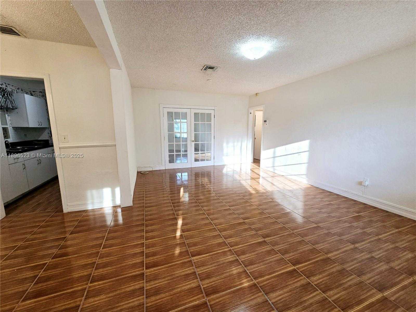 Small Image of 18441 NORTH EAST 20TH PL, North Miami Beach Number 10