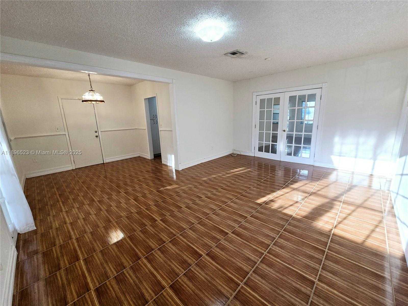 Small Image of 18441 NORTH EAST 20TH PL, North Miami Beach Number 11
