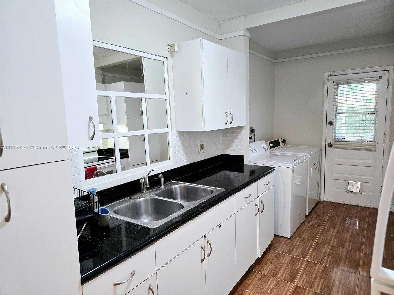 Small Image of 18441 NORTH EAST 20TH PL, North Miami Beach Number 13