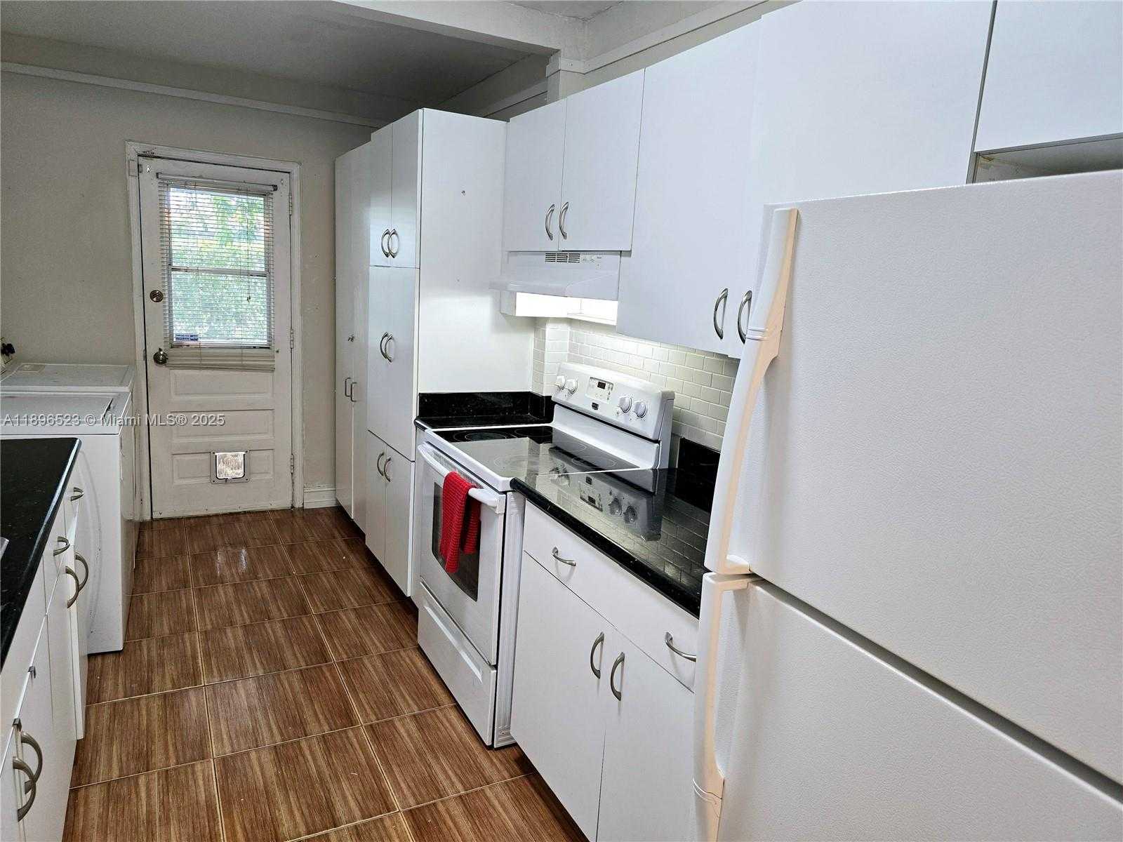 Small Image of 18441 NORTH EAST 20TH PL, North Miami Beach Number 14