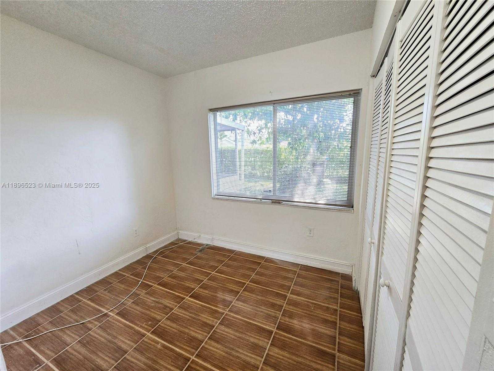 Small Image of 18441 NORTH EAST 20TH PL, North Miami Beach Number 15