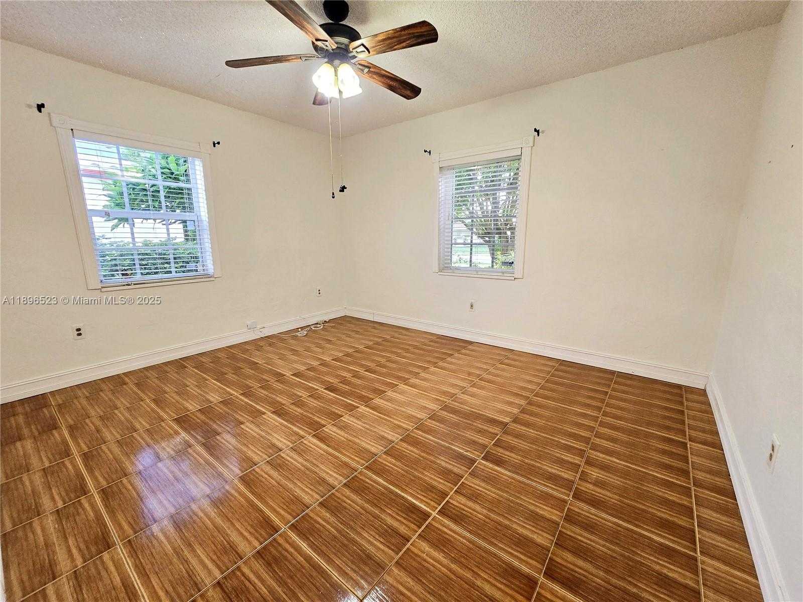 Small Image of 18441 NORTH EAST 20TH PL, North Miami Beach Number 16