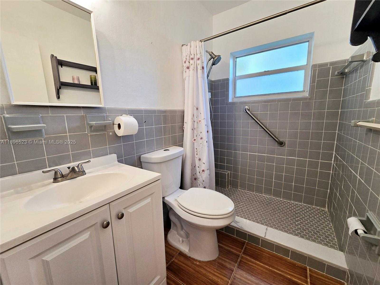 Small Image of 18441 NORTH EAST 20TH PL, North Miami Beach Number 17
