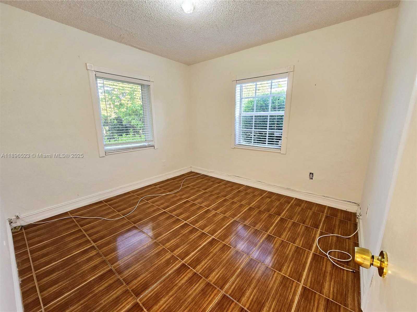 Small Image of 18441 NORTH EAST 20TH PL, North Miami Beach Number 18