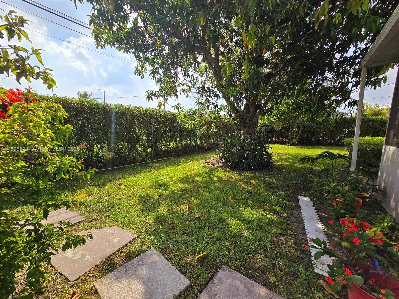 Small Image of 18441 NORTH EAST 20TH PL, North Miami Beach Number 2