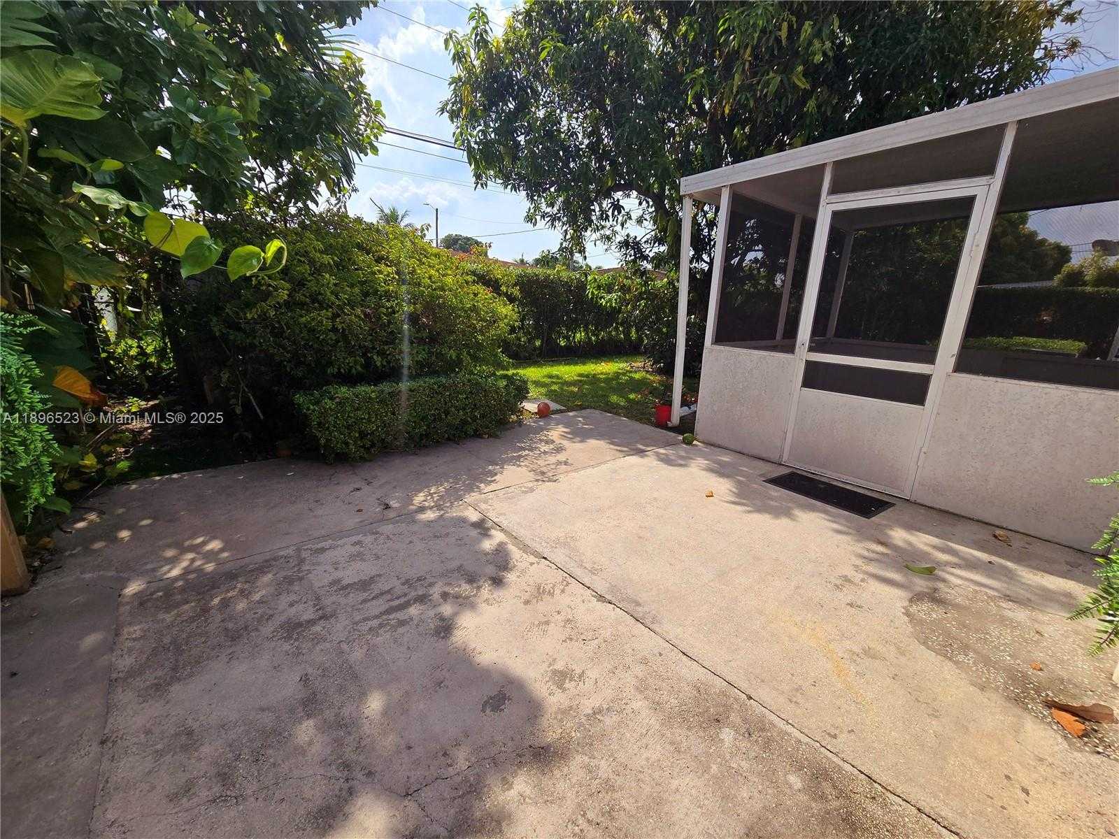 Small Image of 18441 NORTH EAST 20TH PL, North Miami Beach Number 4