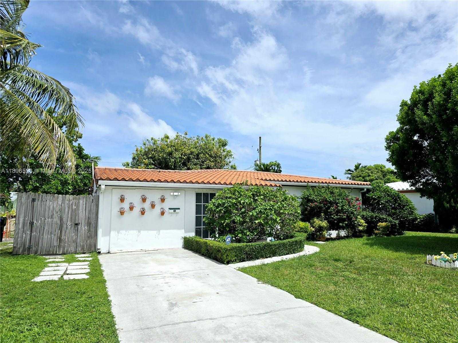 Small Image of 18441 NORTH EAST 20TH PL, North Miami Beach Number 8