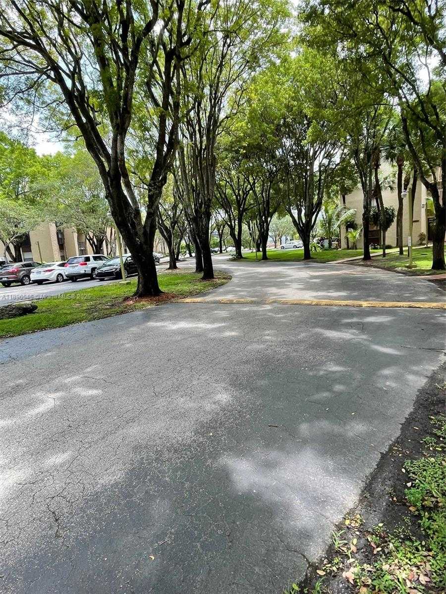 Small Image of 14221 NORTH KENDALL DR #209C, Miami Number 2