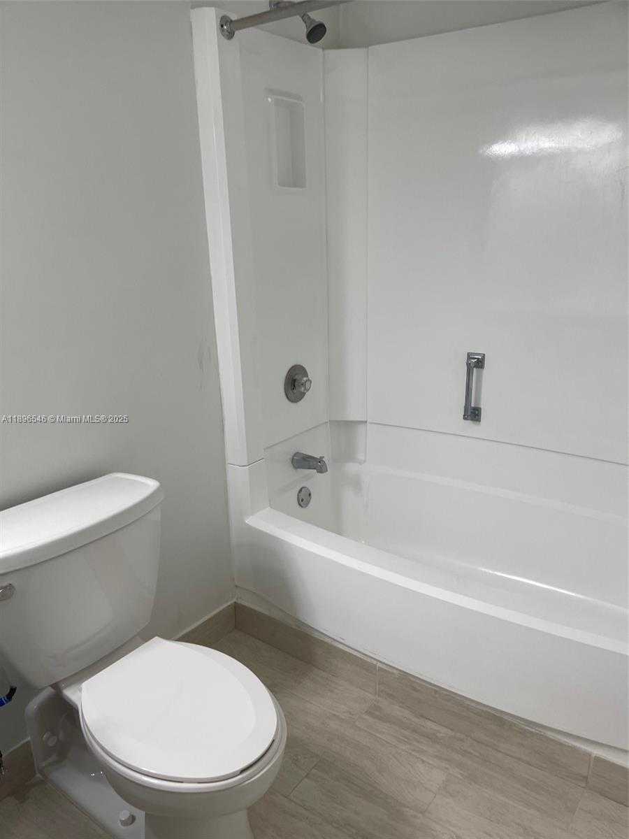 Small Image of 14221 NORTH KENDALL DR #209C, Miami Number 22