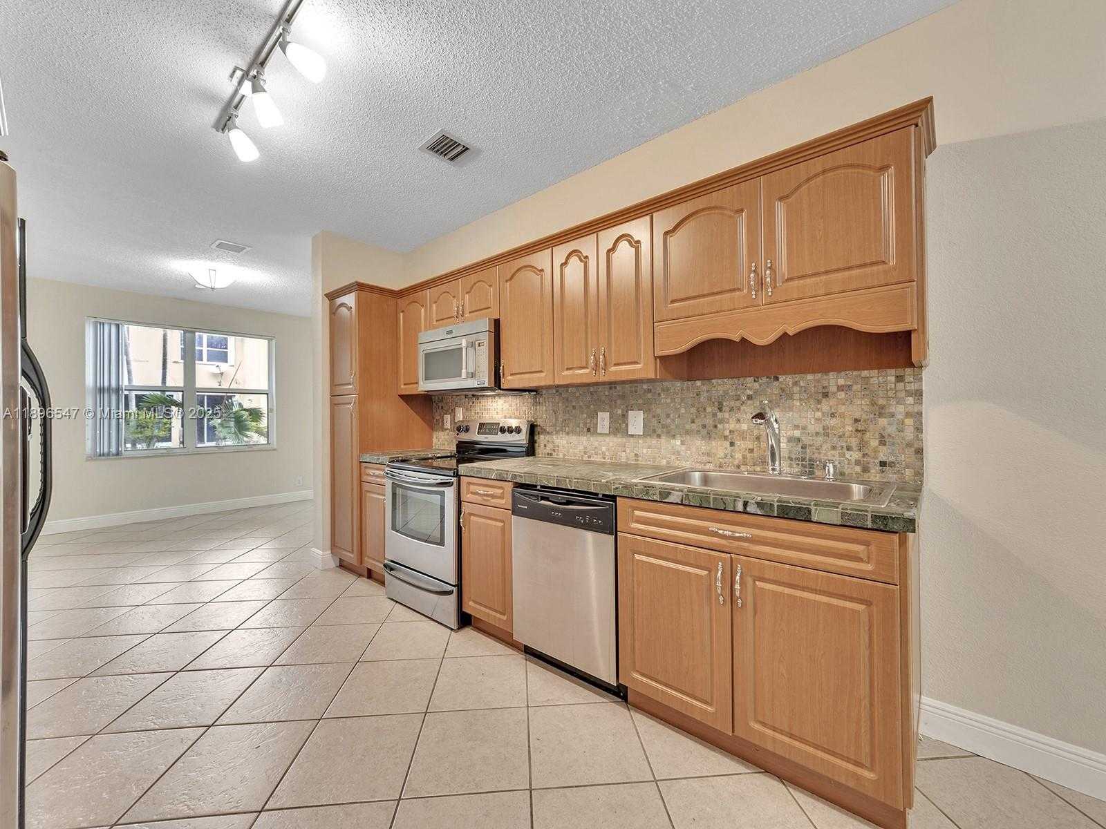 Small Image of 16879 SOUTH WEST 1ST MNR, Pembroke Pines Number 4