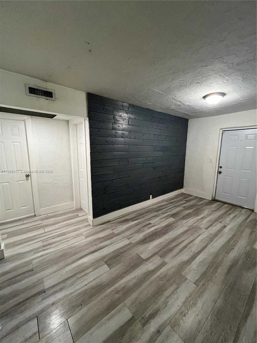 Small Image of 10133 WEST JESSAMINE ST, Miami Number 2