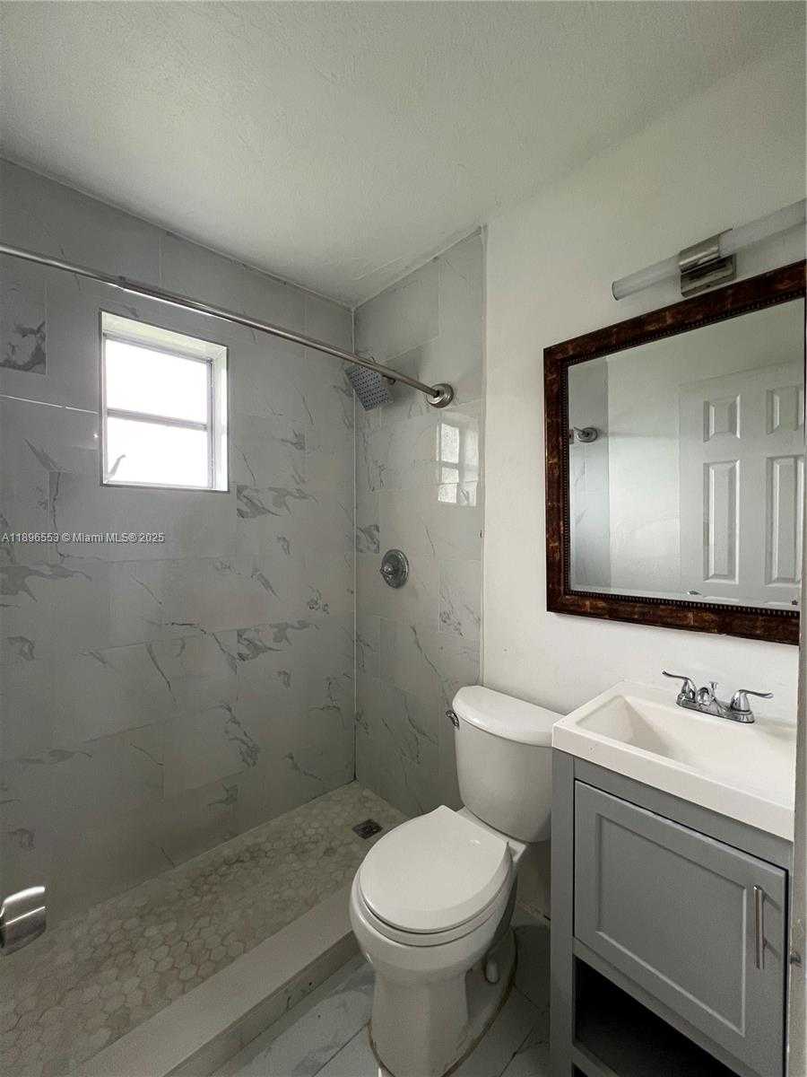 Small Image of 10133 WEST JESSAMINE ST, Miami Number 4