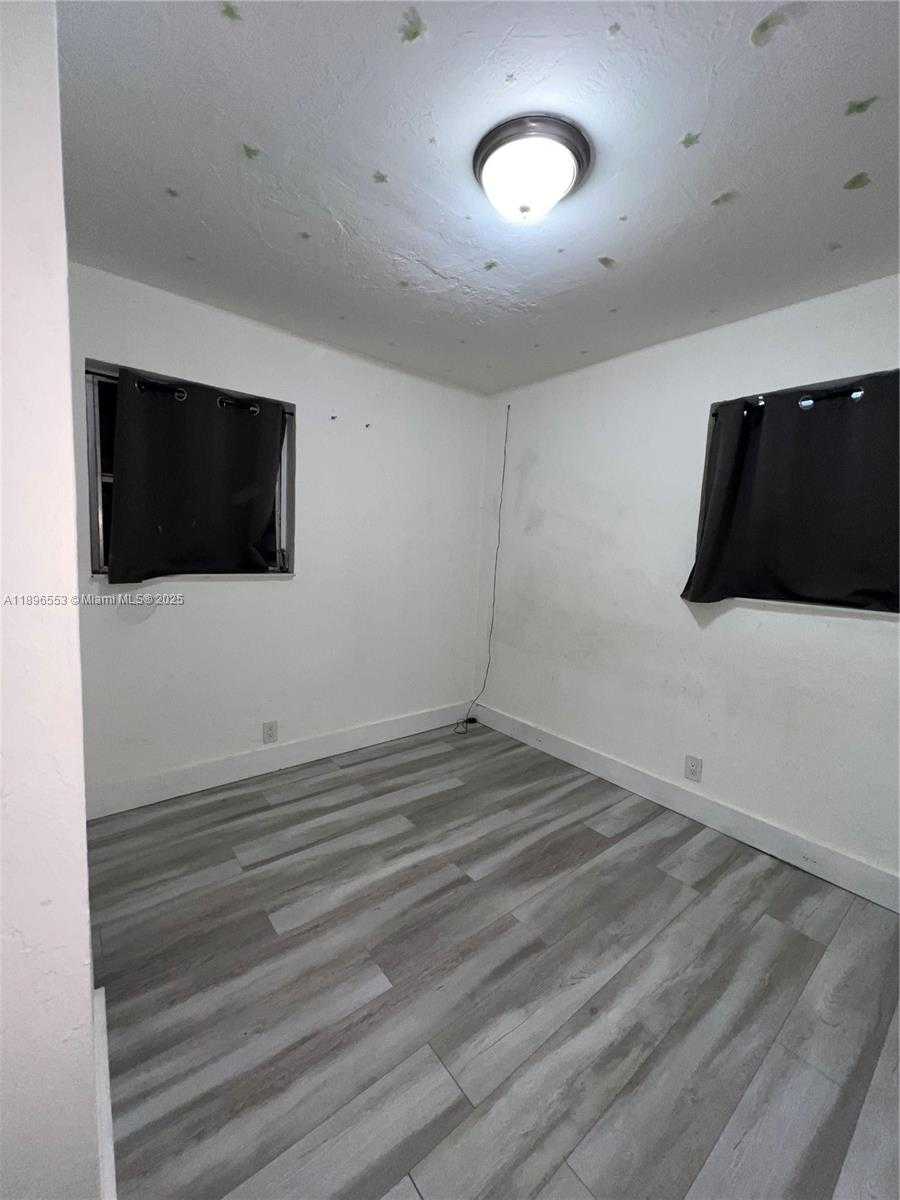 Small Image of 10133 WEST JESSAMINE ST, Miami Number 6
