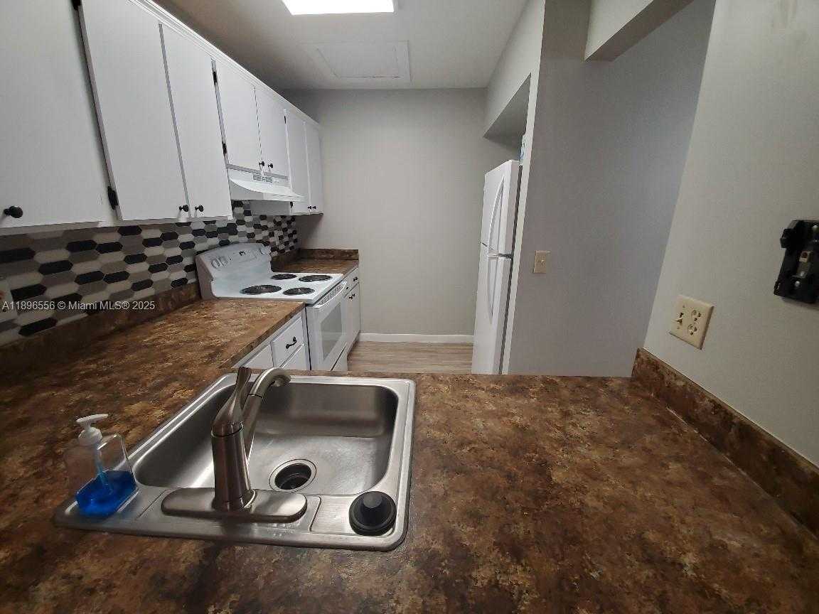 Small Image of 2570 WEST 67TH PL #21-2, Hialeah Number 3