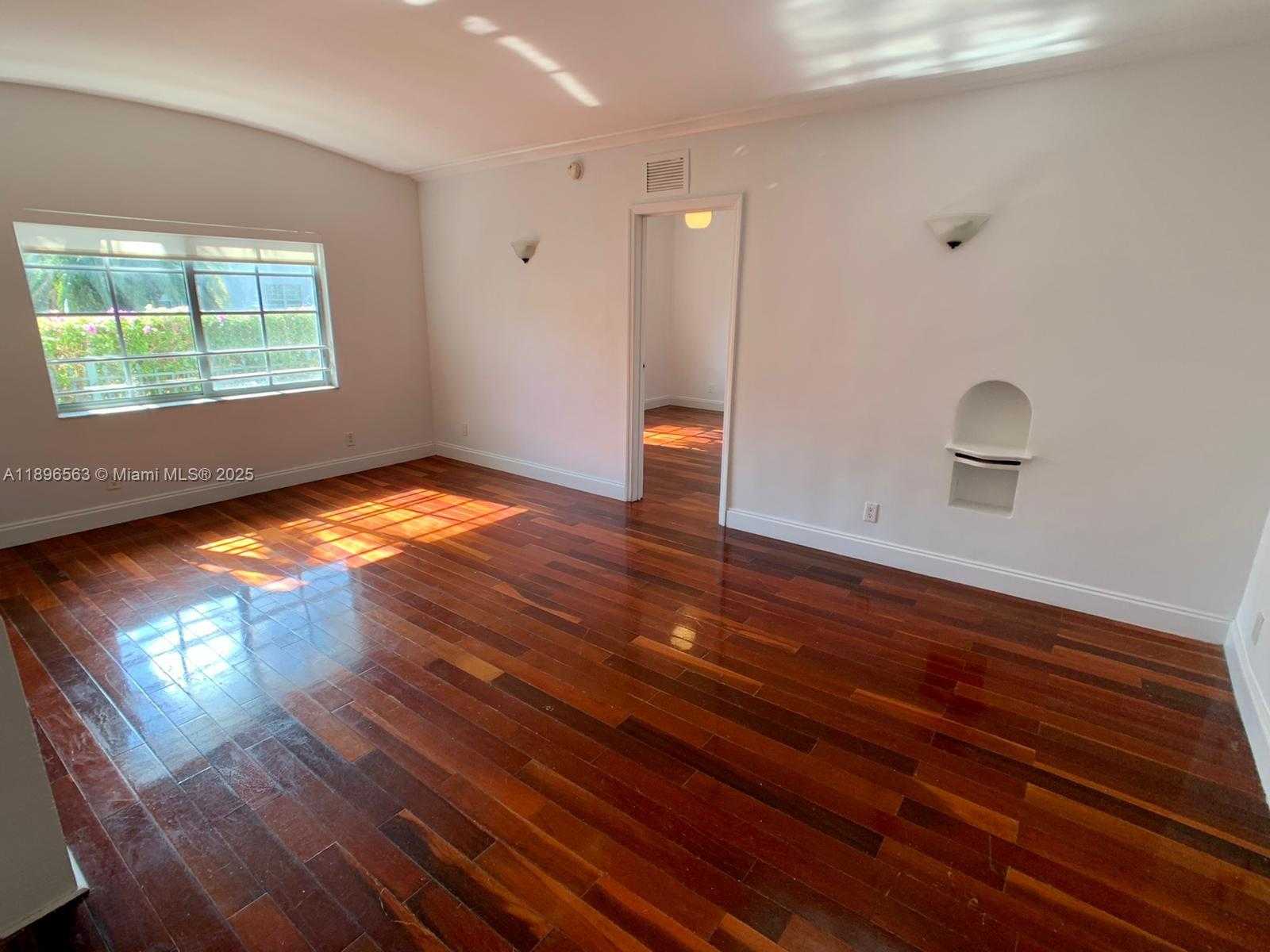 Small Image of 1500 PENNSYLVANIA AVE #4A, Miami Beach Number 2