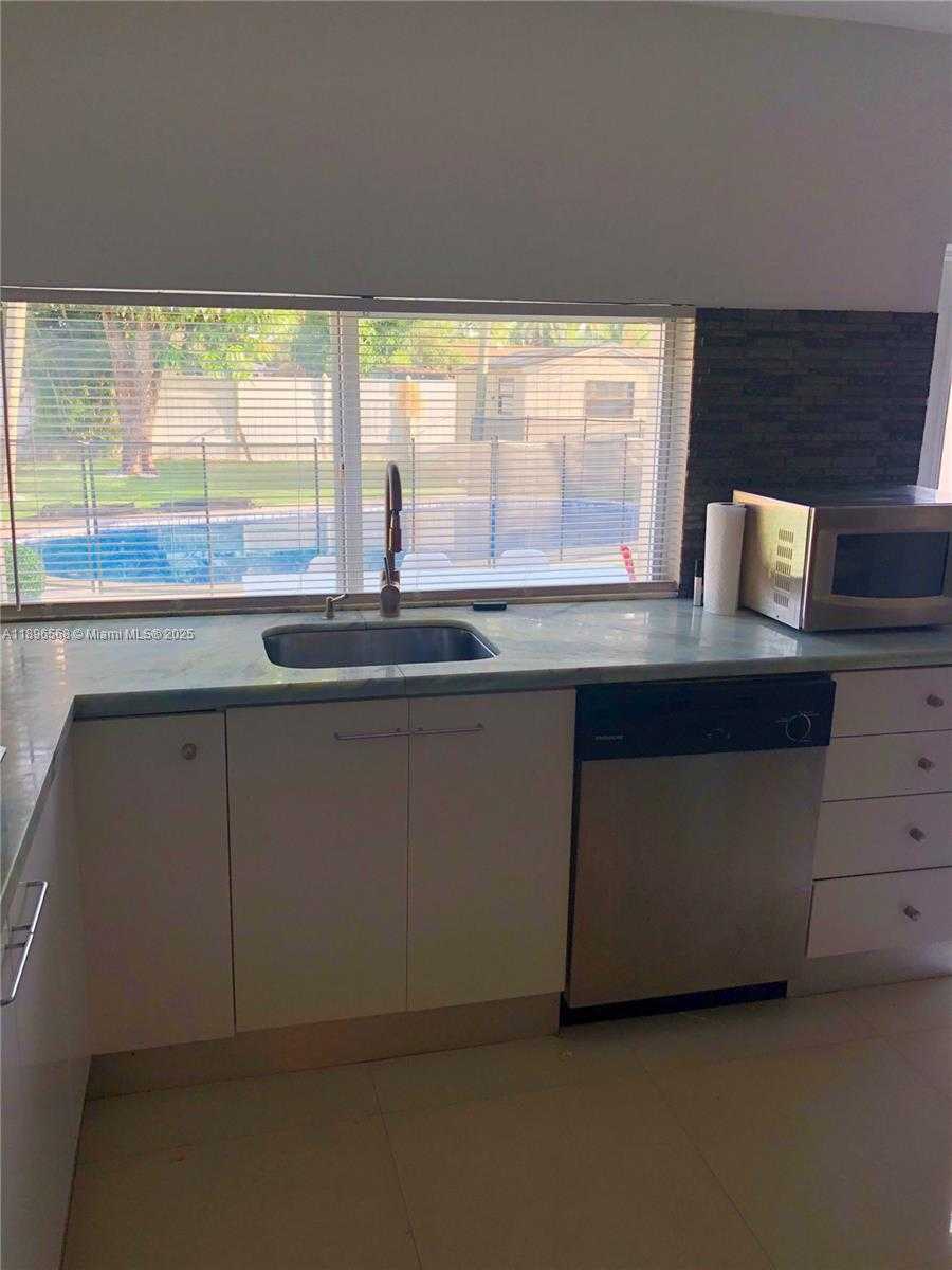 Imagen de Pequeño Objeto