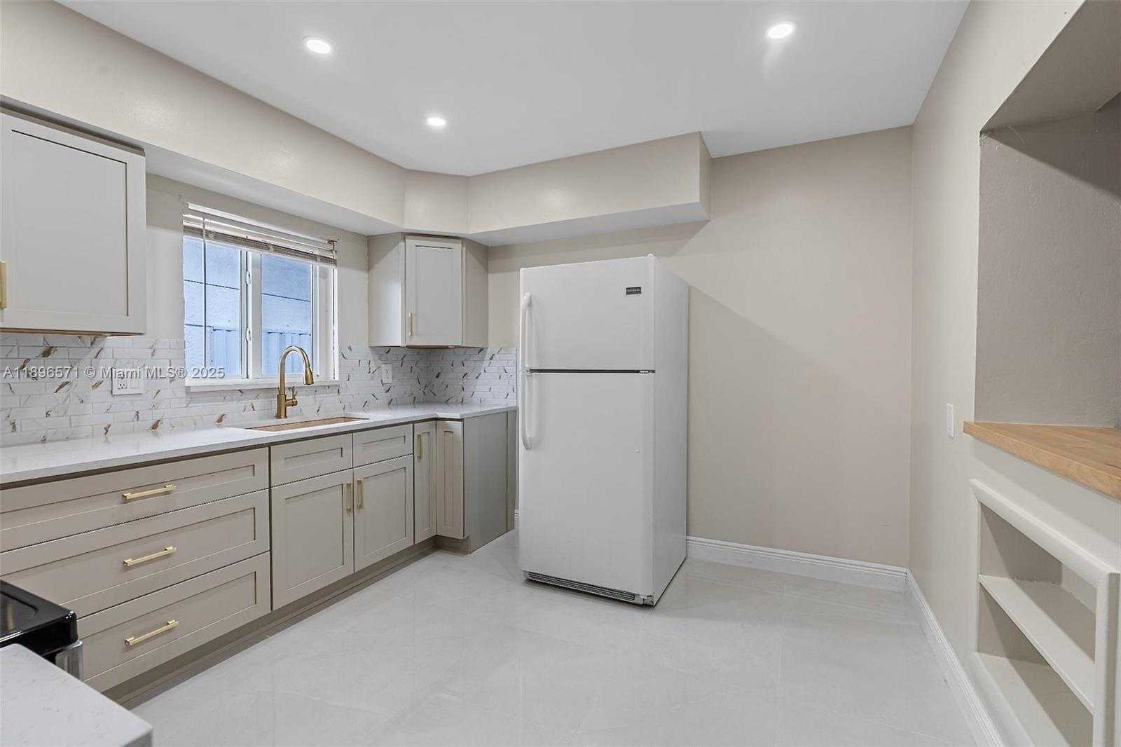 Small Image of 1221 NORTH WEST 34TH AVE #1221, Miami Number 27