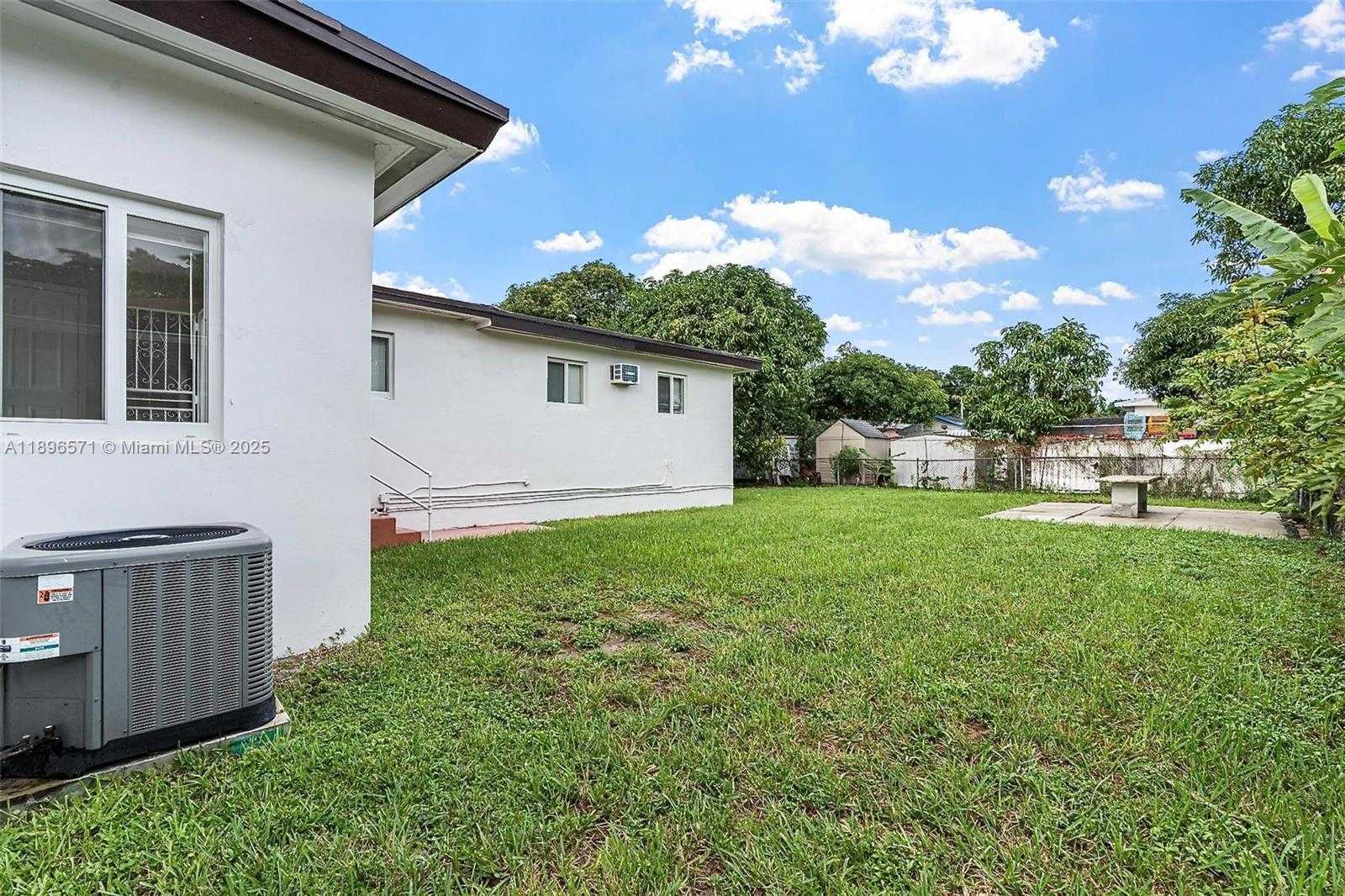 Small Image of 1221 NORTH WEST 34TH AVE #1221, Miami Number 32