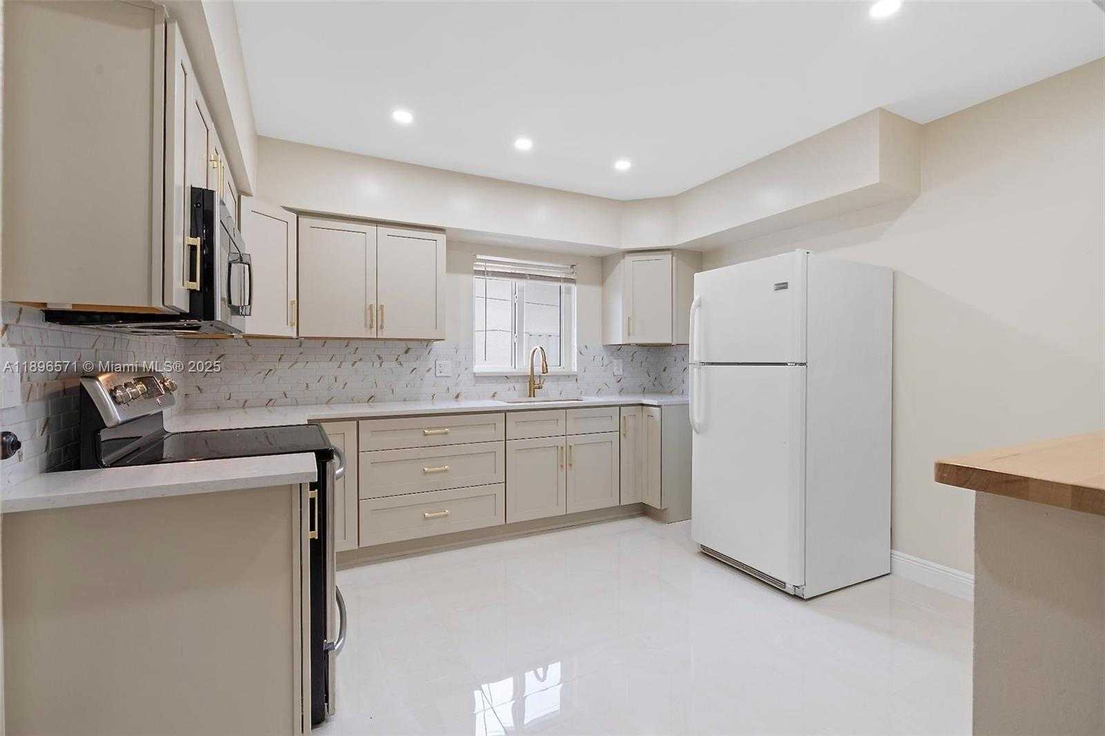 Small Image of 1221 NORTH WEST 34TH AVE #1221, Miami Number 6