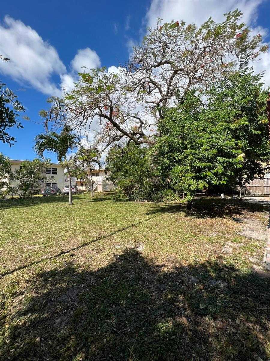 Small Image of 1986 NORTH EAST 167TH ST #1986, North Miami Beach Number 14