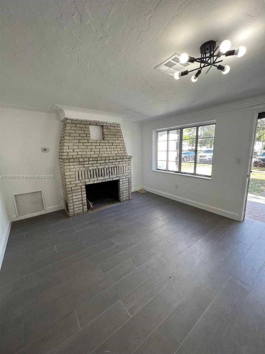 Small Image of 1986 NORTH EAST 167TH ST #1986, North Miami Beach Number 2