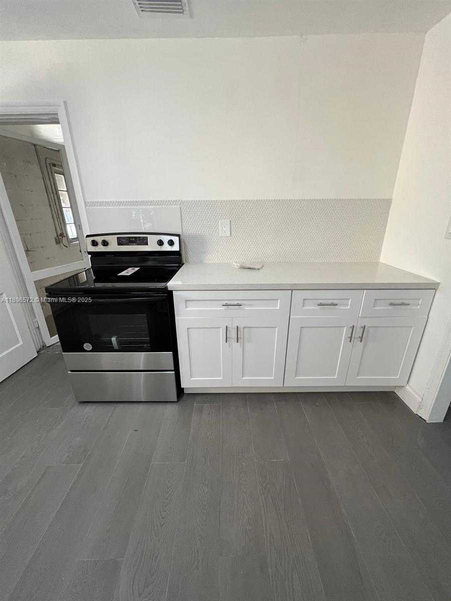 Small Image of 1986 NORTH EAST 167TH ST #1986, North Miami Beach Number 4