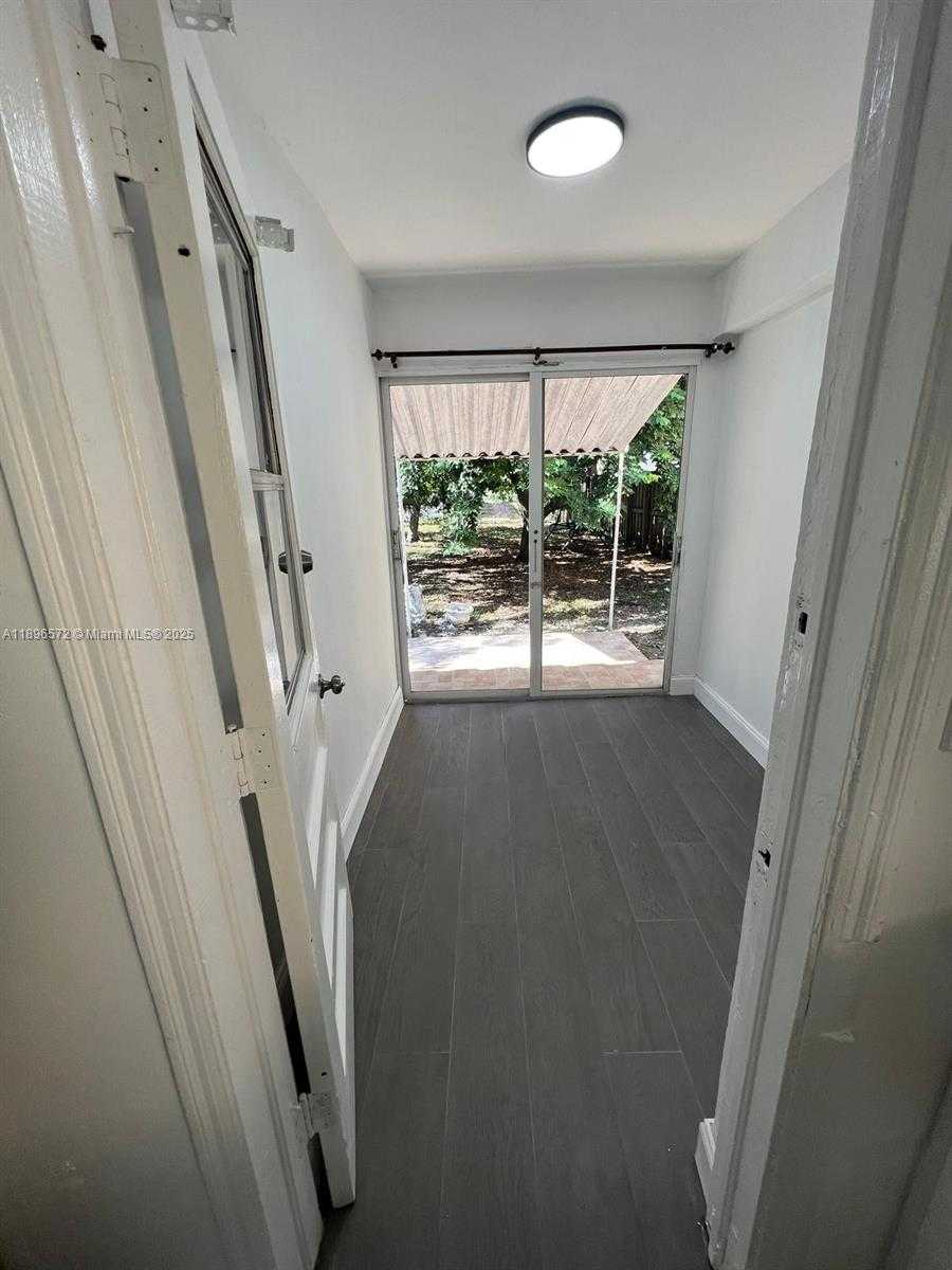 Small Image of 1986 NORTH EAST 167TH ST #1986, North Miami Beach Number 6