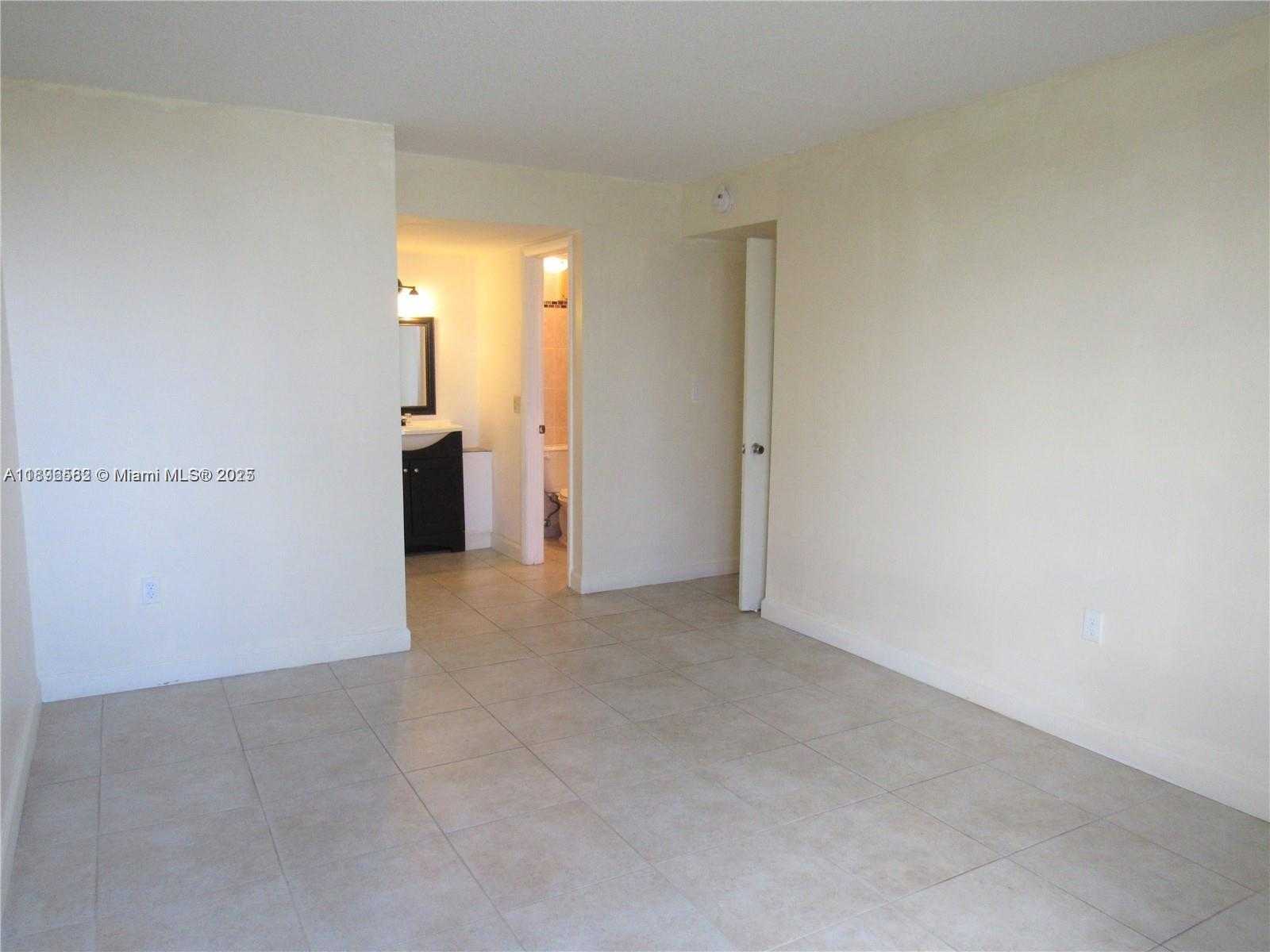 Small Image of 250 180TH DR #504, Sunny Isles Beach Number 10