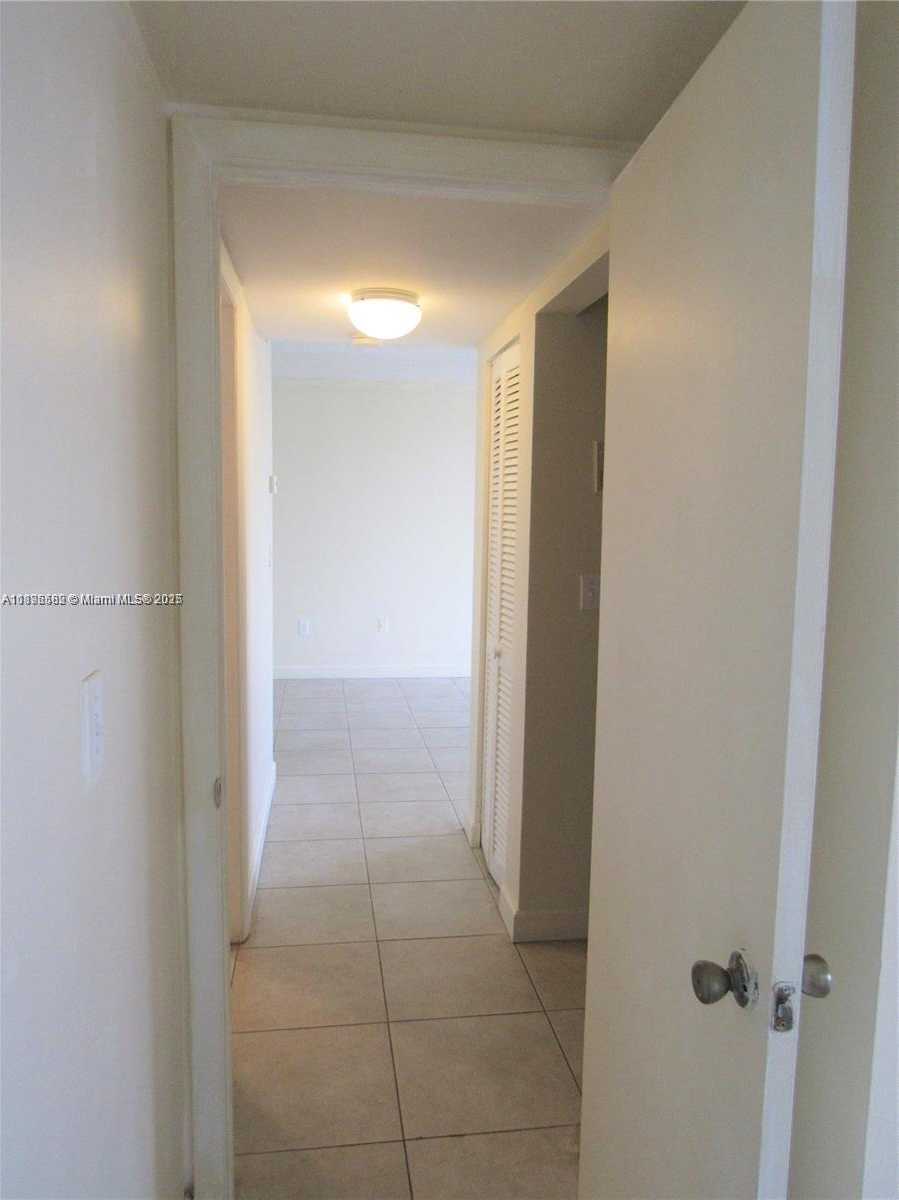 Small Image of 250 180TH DR #504, Sunny Isles Beach Number 11