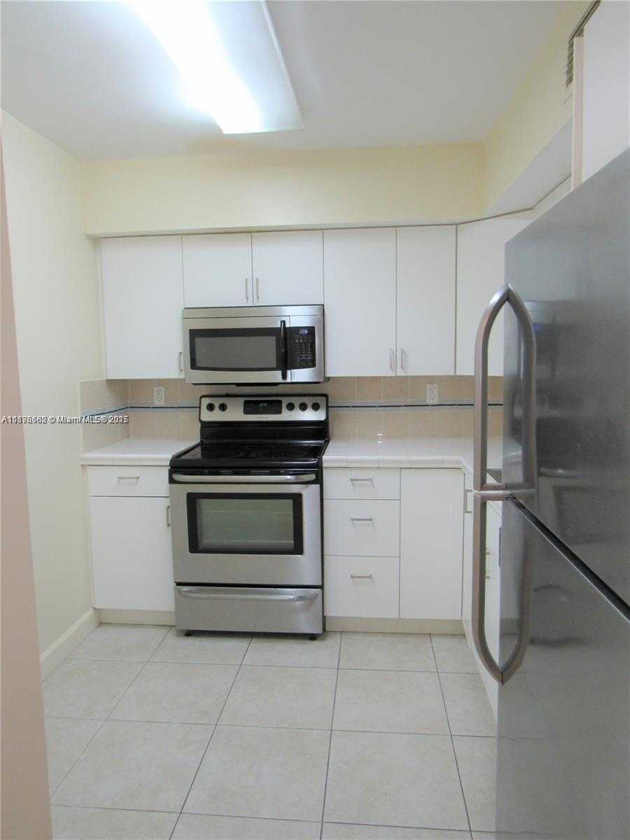 Small Image of 250 180TH DR #504, Sunny Isles Beach Number 5
