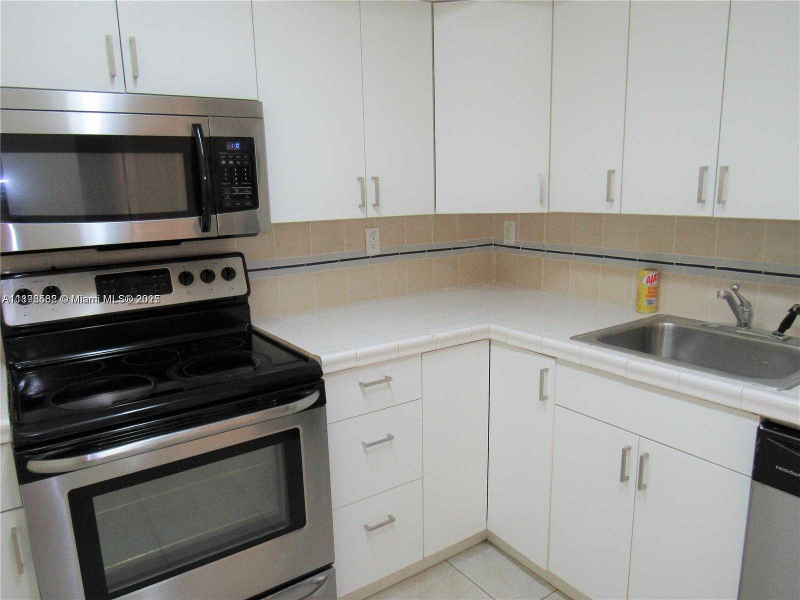 Small Image of 250 180TH DR #504, Sunny Isles Beach Number 6