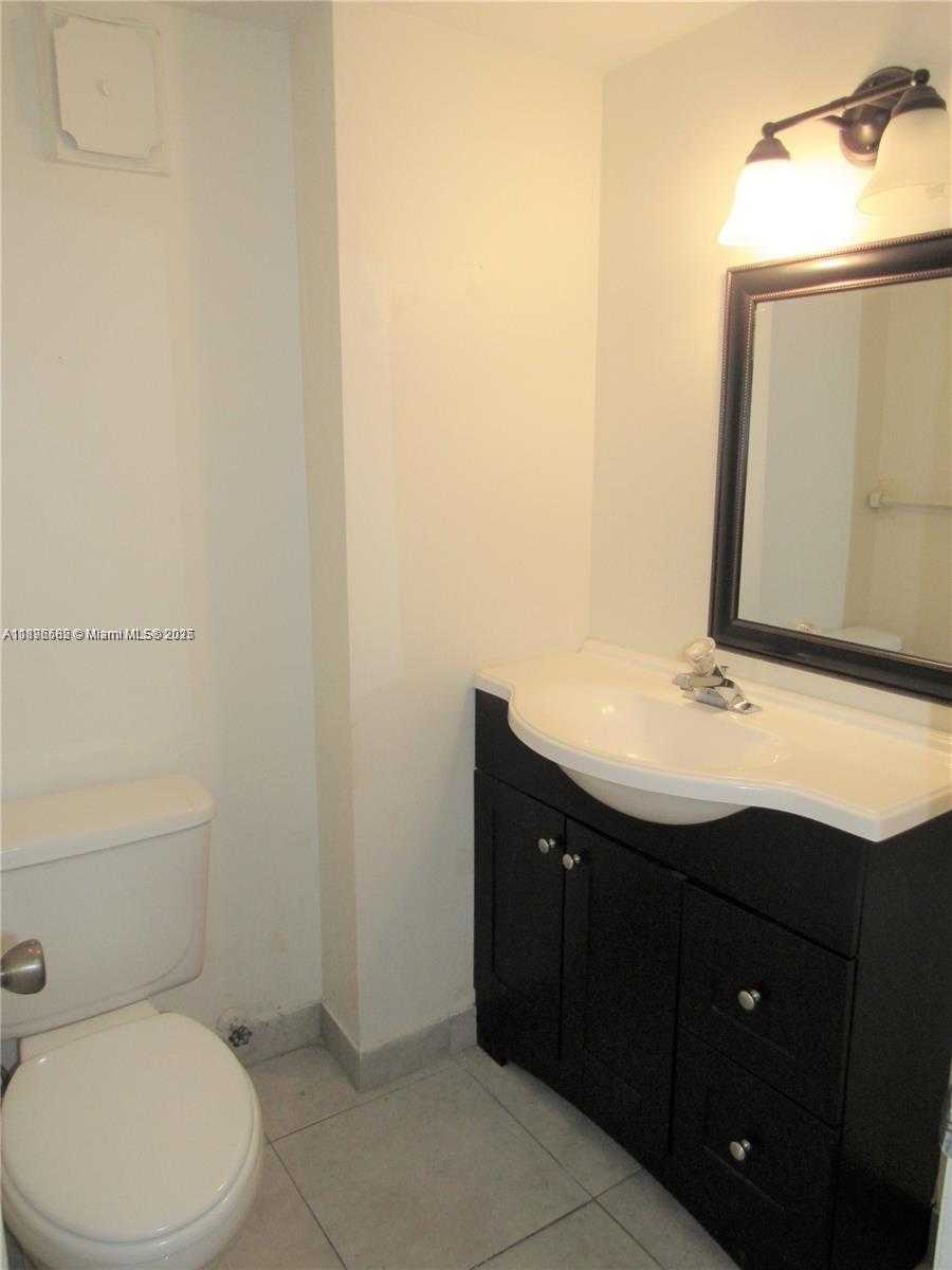 Small Image of 250 180TH DR #504, Sunny Isles Beach Number 7