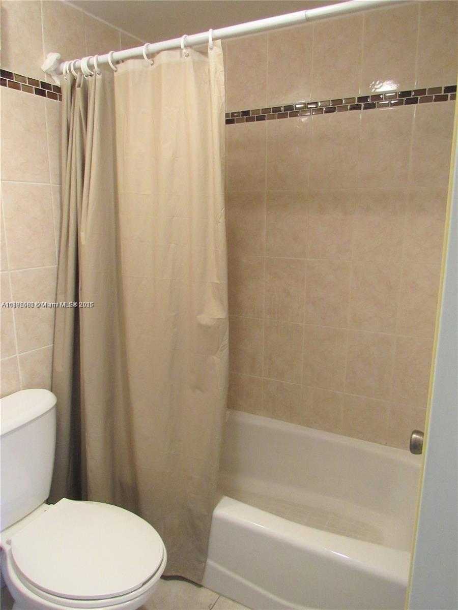 Small Image of 250 180TH DR #504, Sunny Isles Beach Number 8