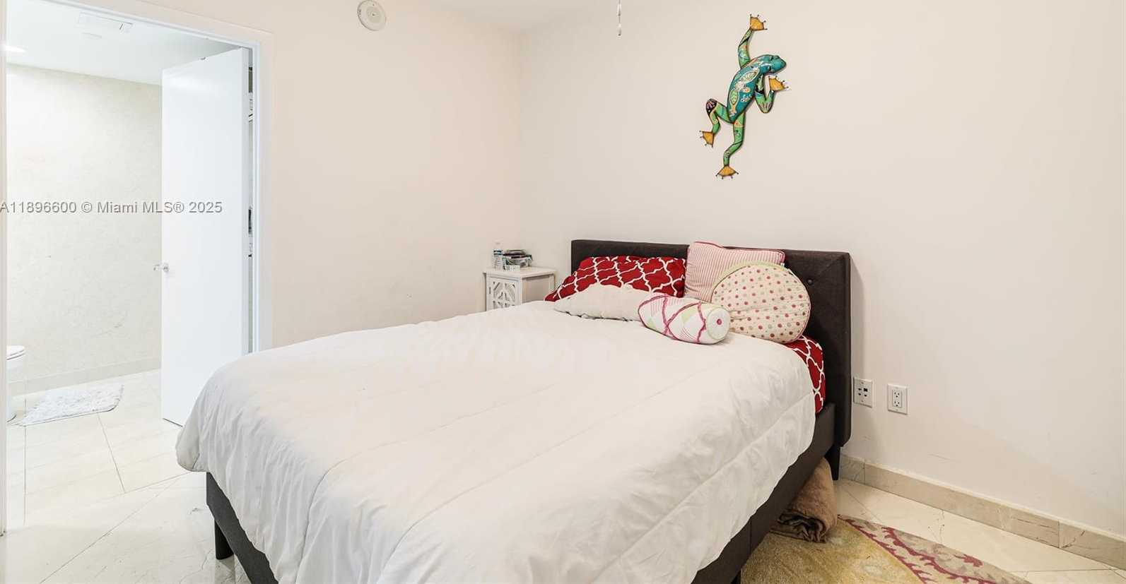 Small Image of 1830 SOUTH OCEAN DR #4604, Hallandale Beach Number 11