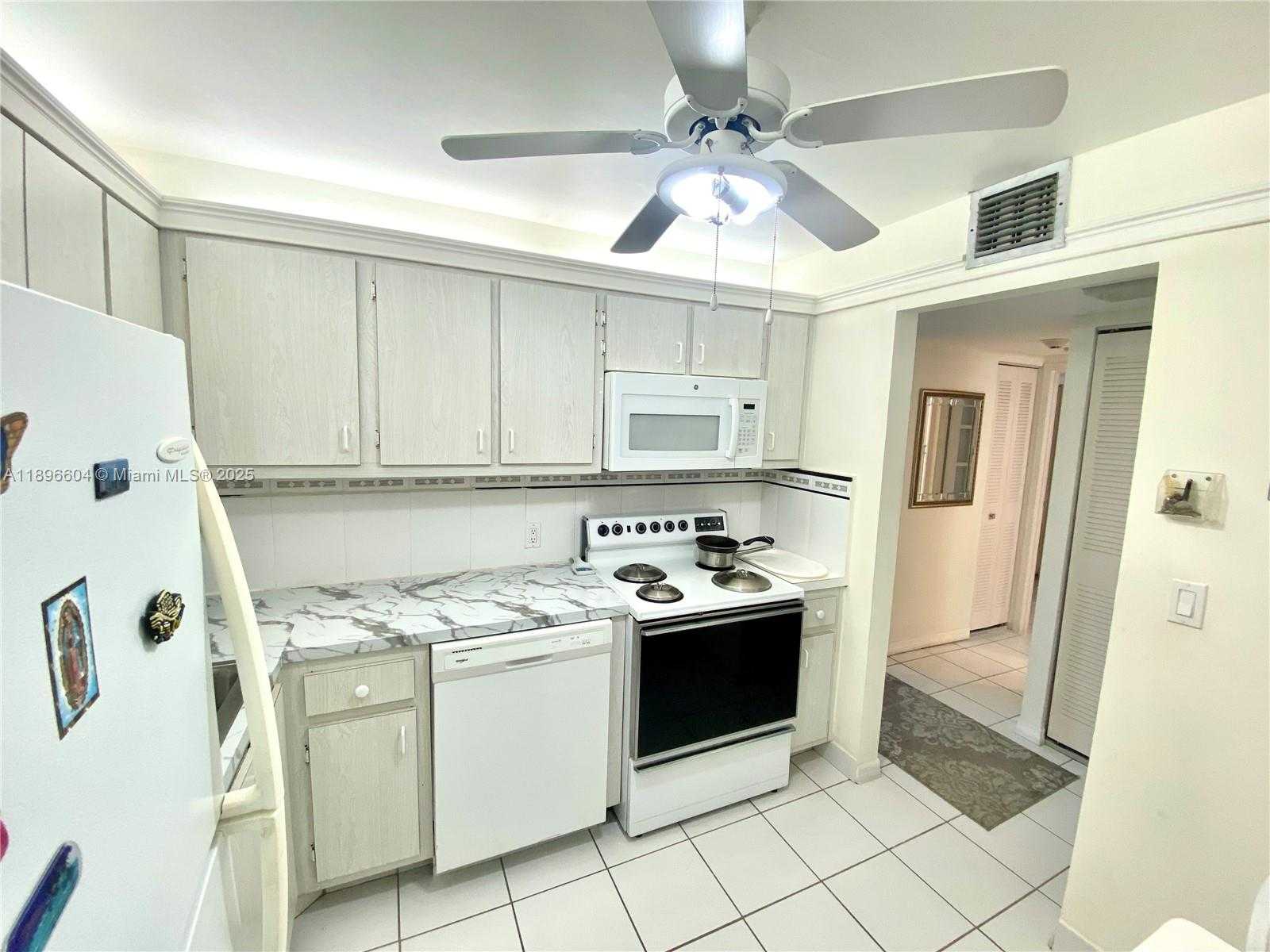 Small Image of 100 BAYVIEW DR #230, Sunny Isles Beach Number 7