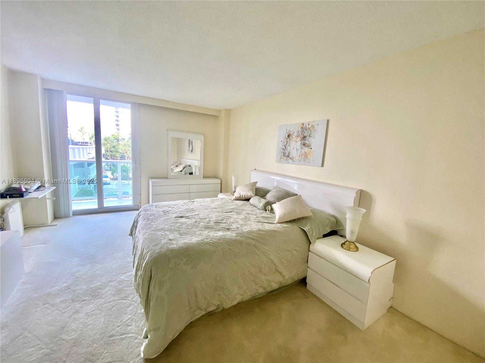 Small Image of 100 BAYVIEW DR #230, Sunny Isles Beach Number 9
