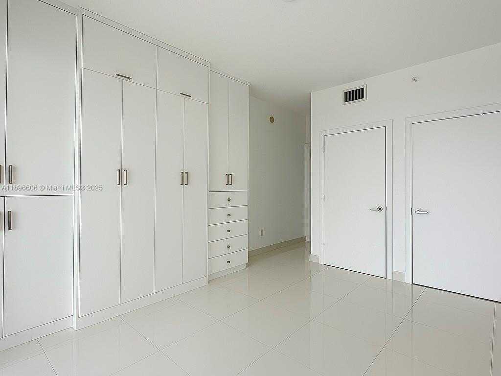Small Image of 60 SOUTH WEST 13TH ST #3418, Miami Number 11