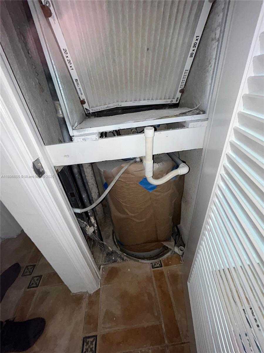 Small Image of 7850 BYRON AVE #403, Miami Beach Number 11