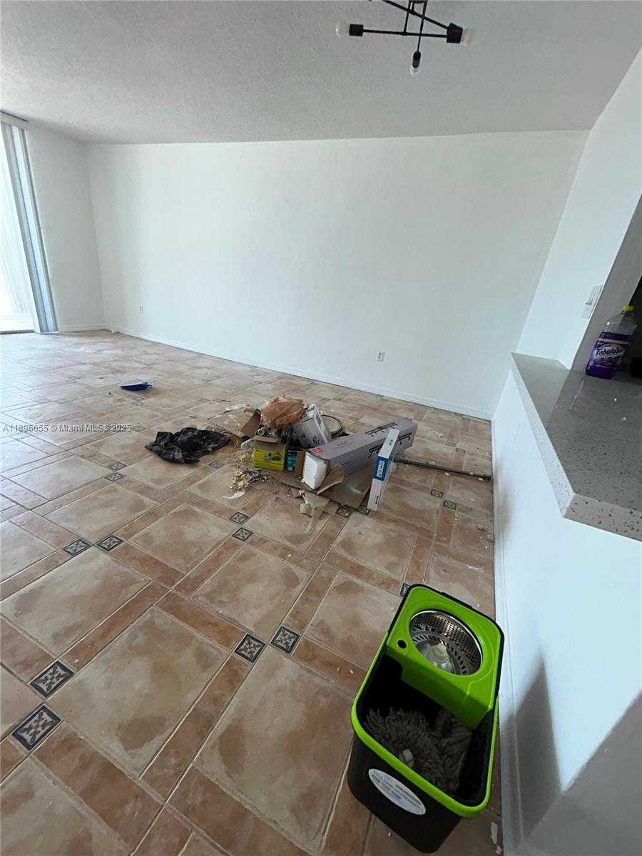 Small Image of 7850 BYRON AVE #403, Miami Beach Number 12