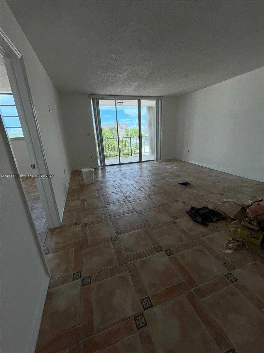Small Image of 7850 BYRON AVE #403, Miami Beach Number 13