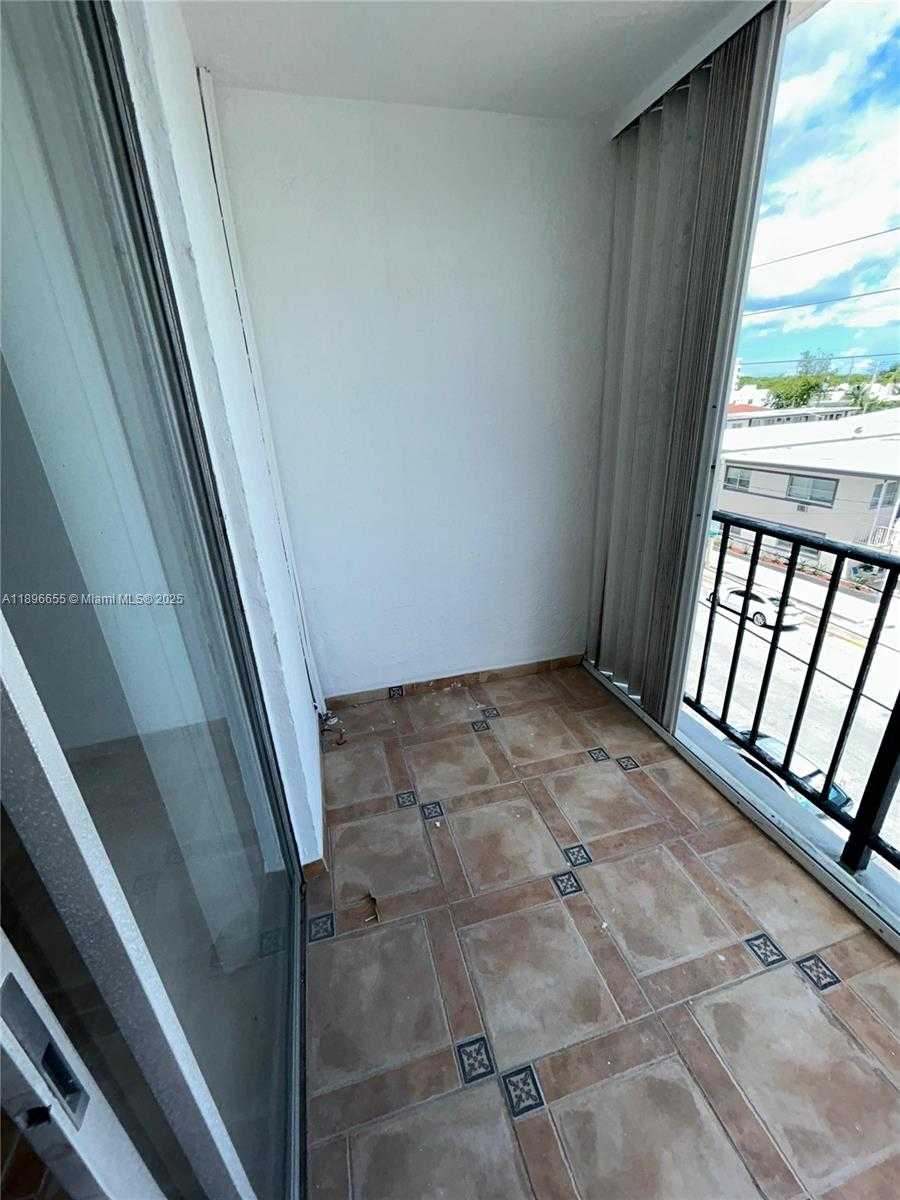 Small Image of 7850 BYRON AVE #403, Miami Beach Number 14