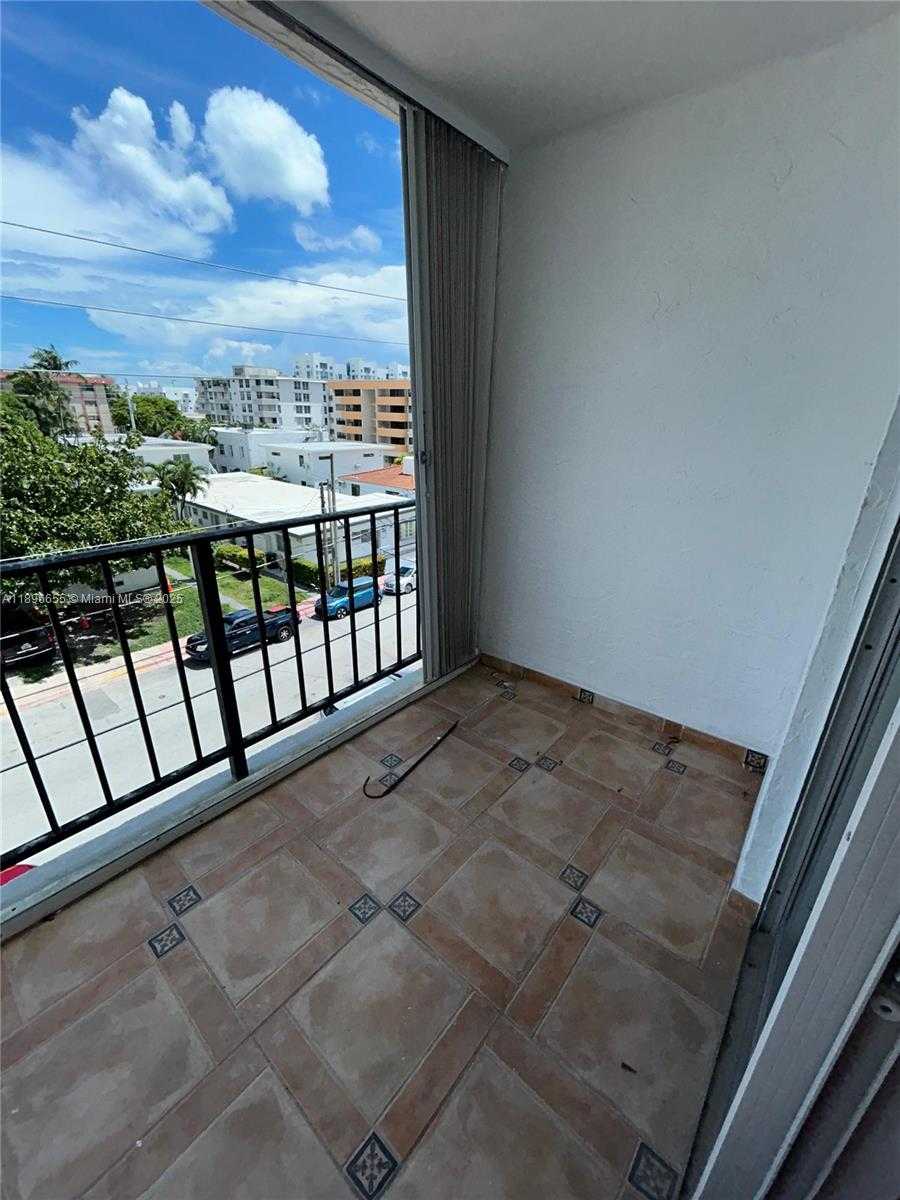 Small Image of 7850 BYRON AVE #403, Miami Beach Number 15