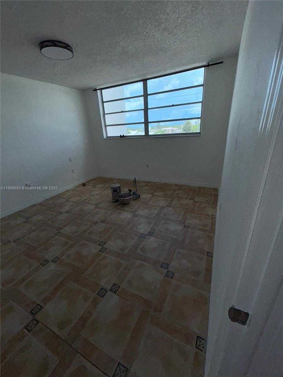 Small Image of 7850 BYRON AVE #403, Miami Beach Number 16