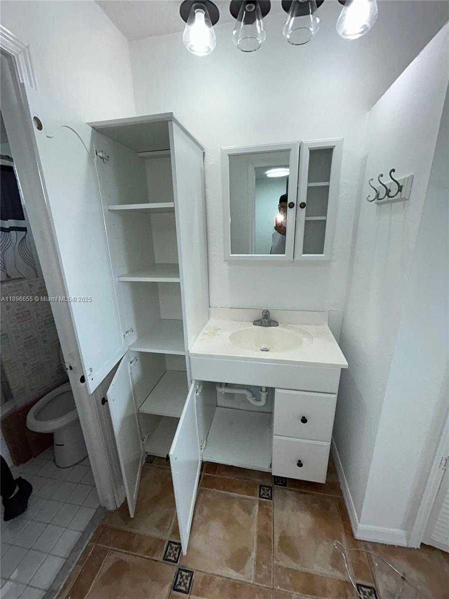 Small Image of 7850 BYRON AVE #403, Miami Beach Number 18