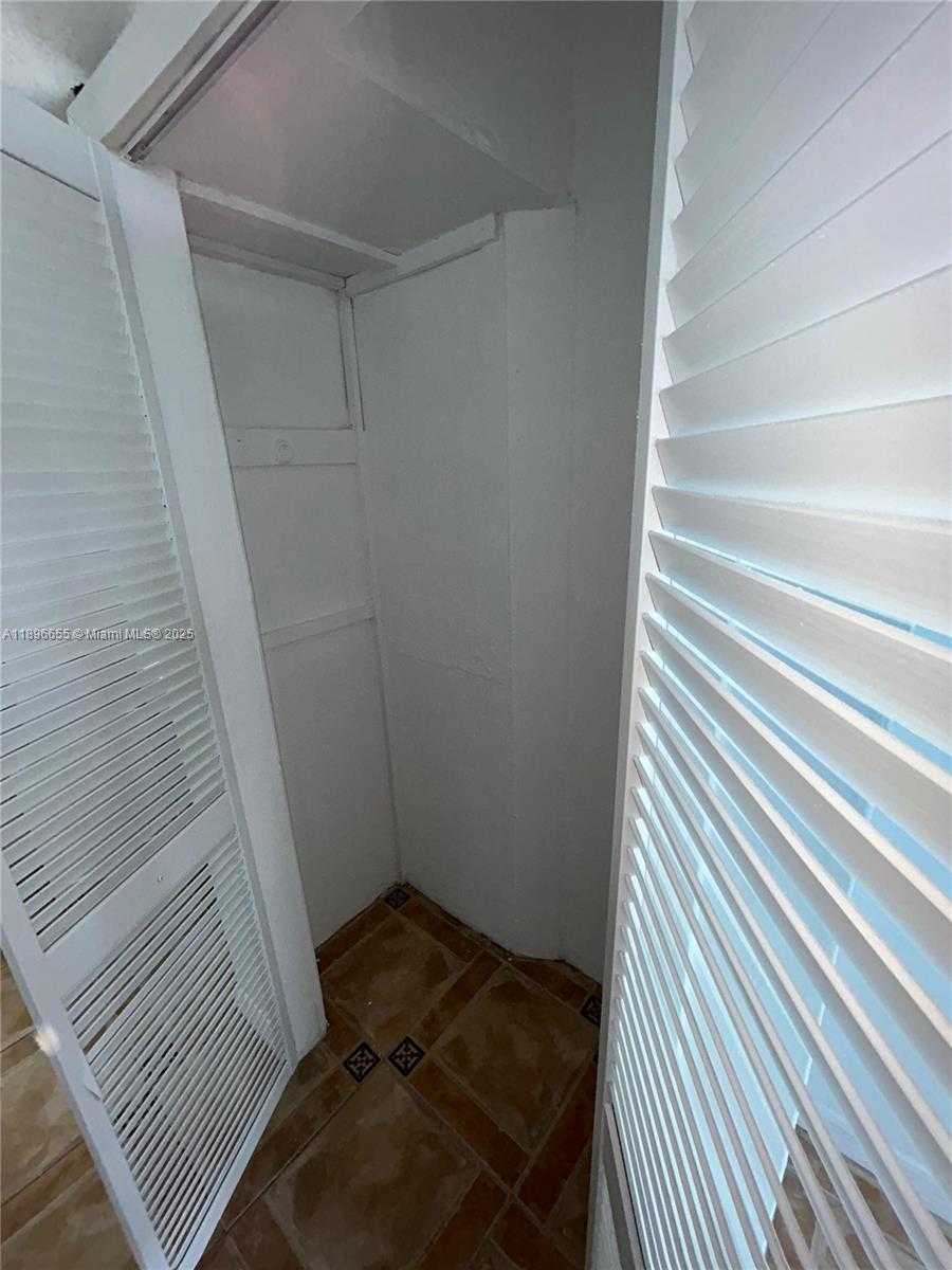Small Image of 7850 BYRON AVE #403, Miami Beach Number 23